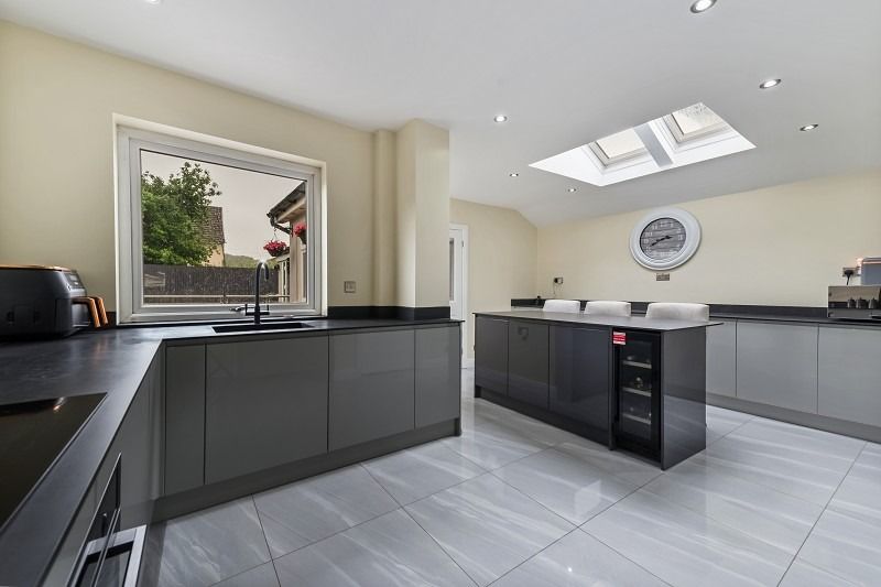 Property photo 2 of 28 4340061