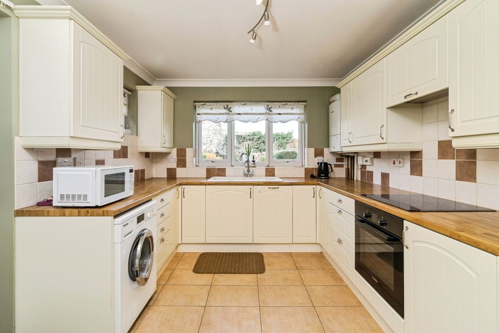 Property photo 2 of 20 Kitchen