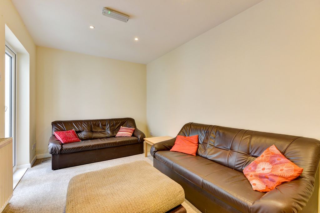 Property photo 3 of 18 A Modern And Spacious Living Room Featuring Comfor...