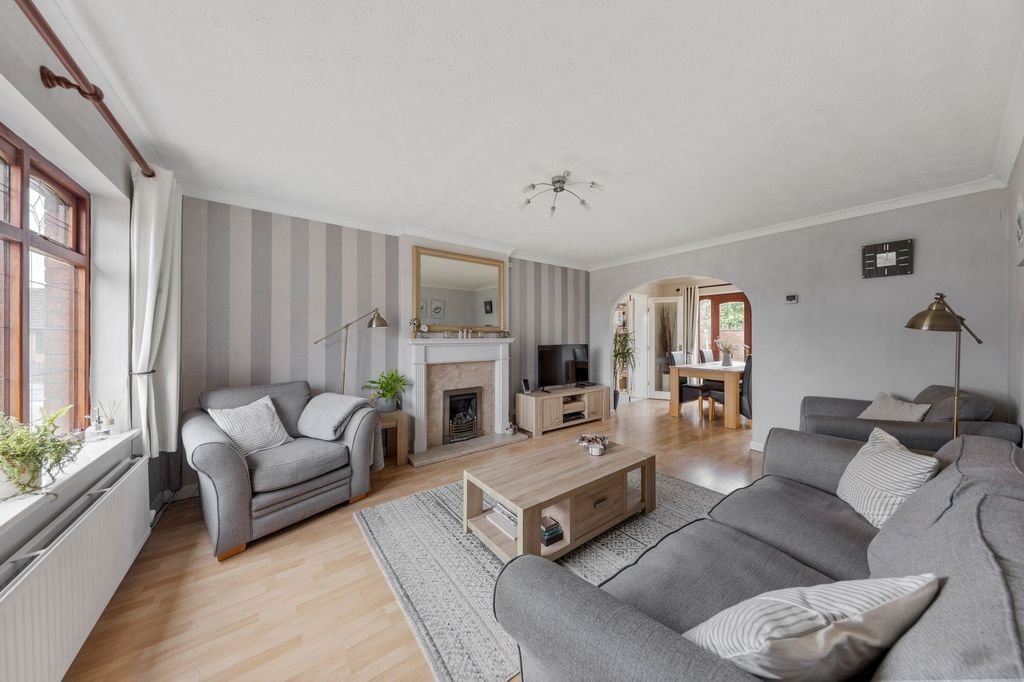 Property photo 3 of 27