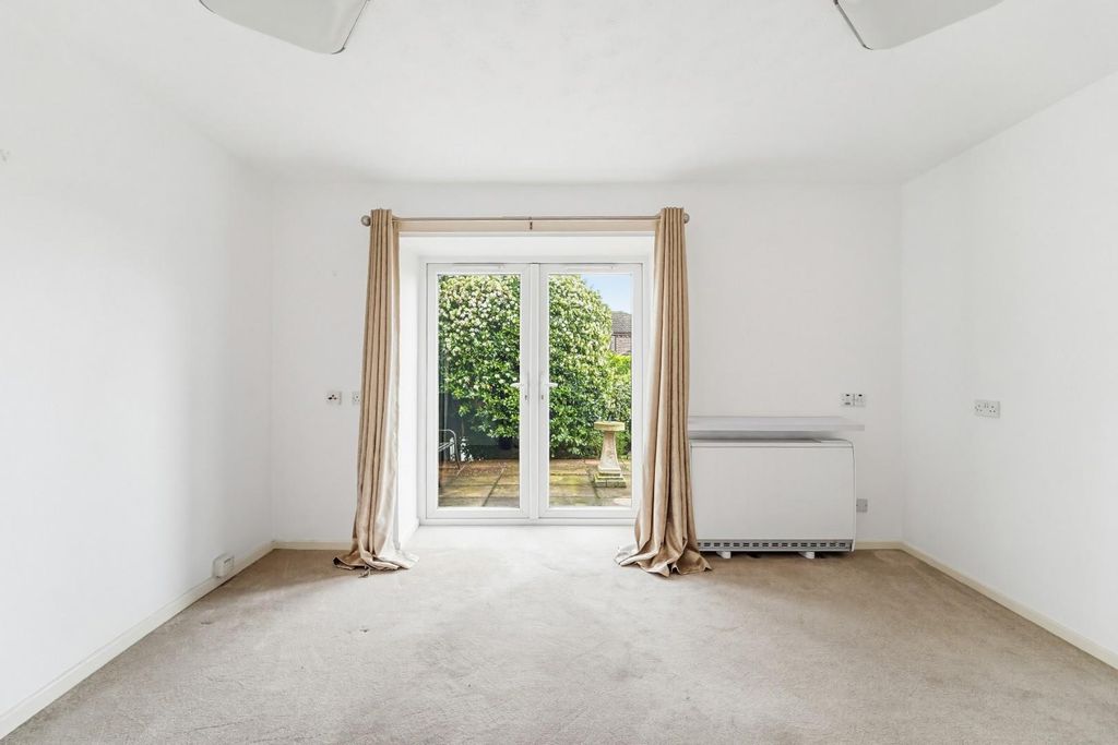 Property photo 2 of 13 Rowen Mead