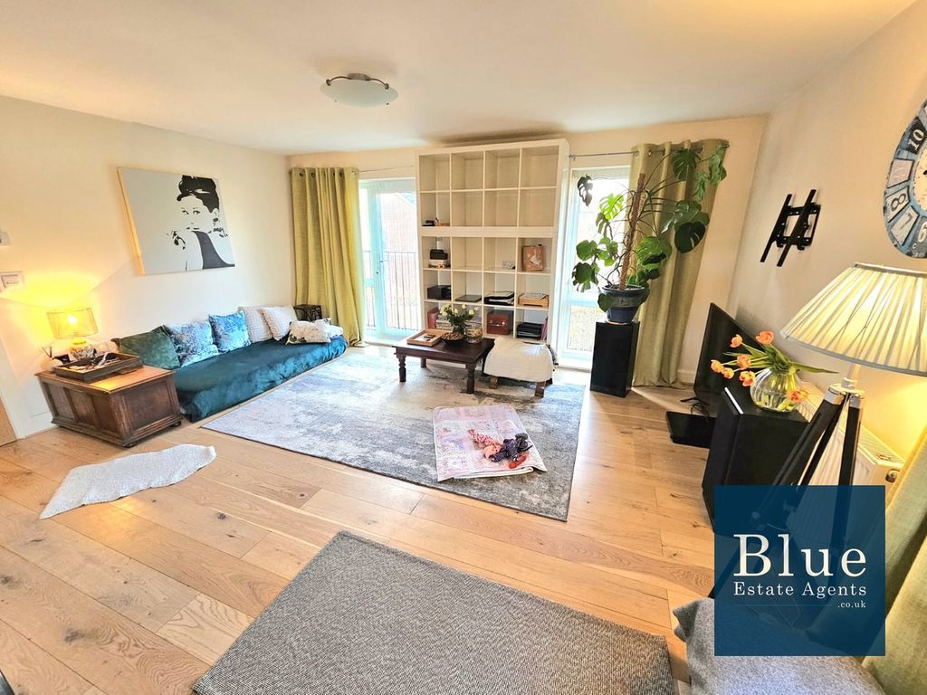 Property photo 1 of 13 Lounge