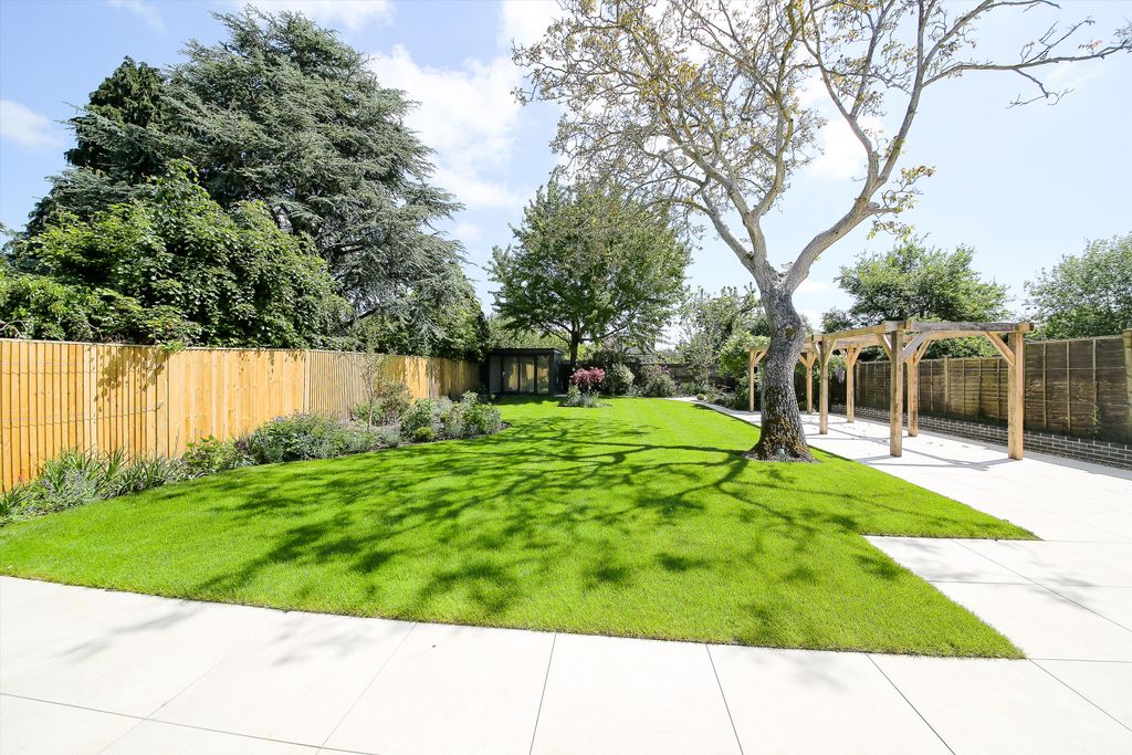 Property photo 3 of 21 Image