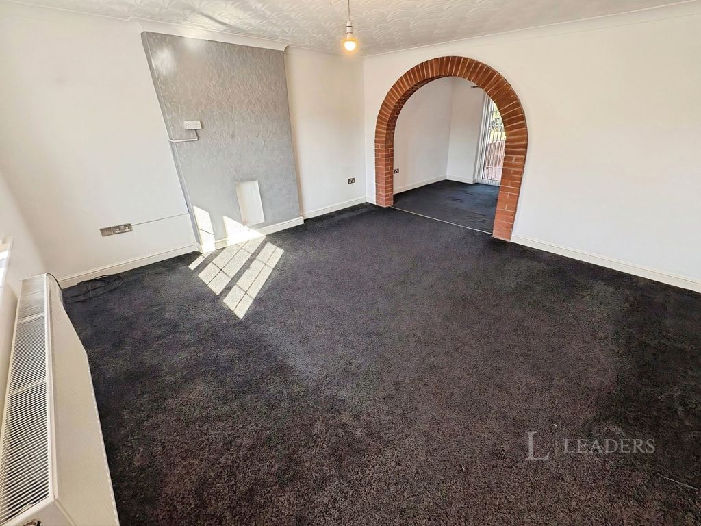 Property photo 3 of 13 Lounge