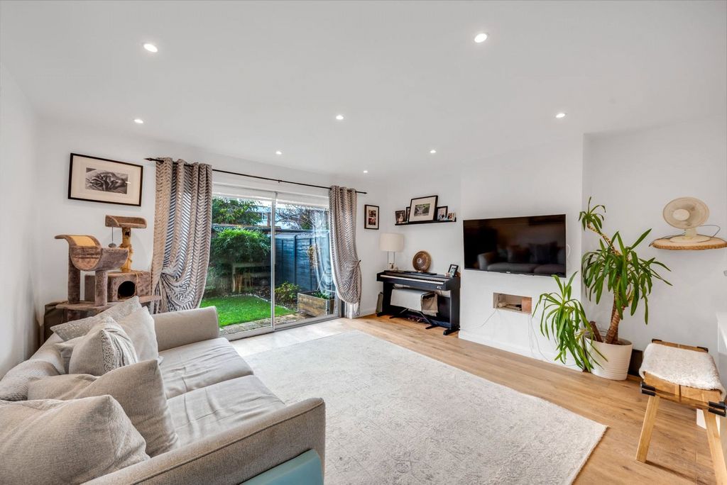 Property photo 2 of 16 Picture No. 10