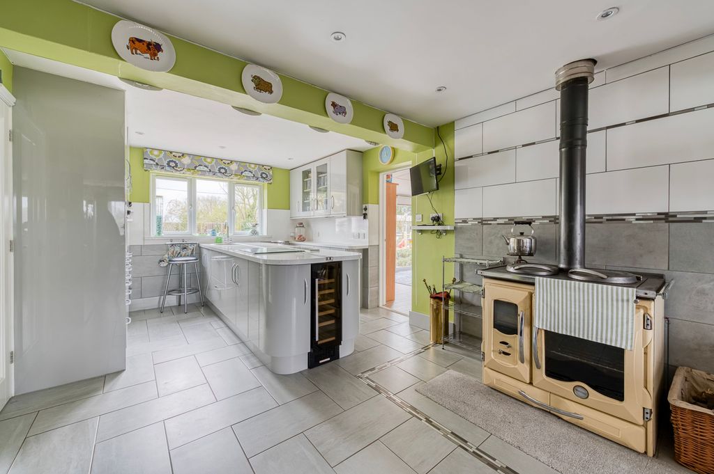 Property photo 3 of 26