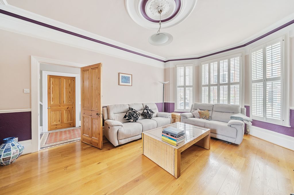 Property photo 3 of 28