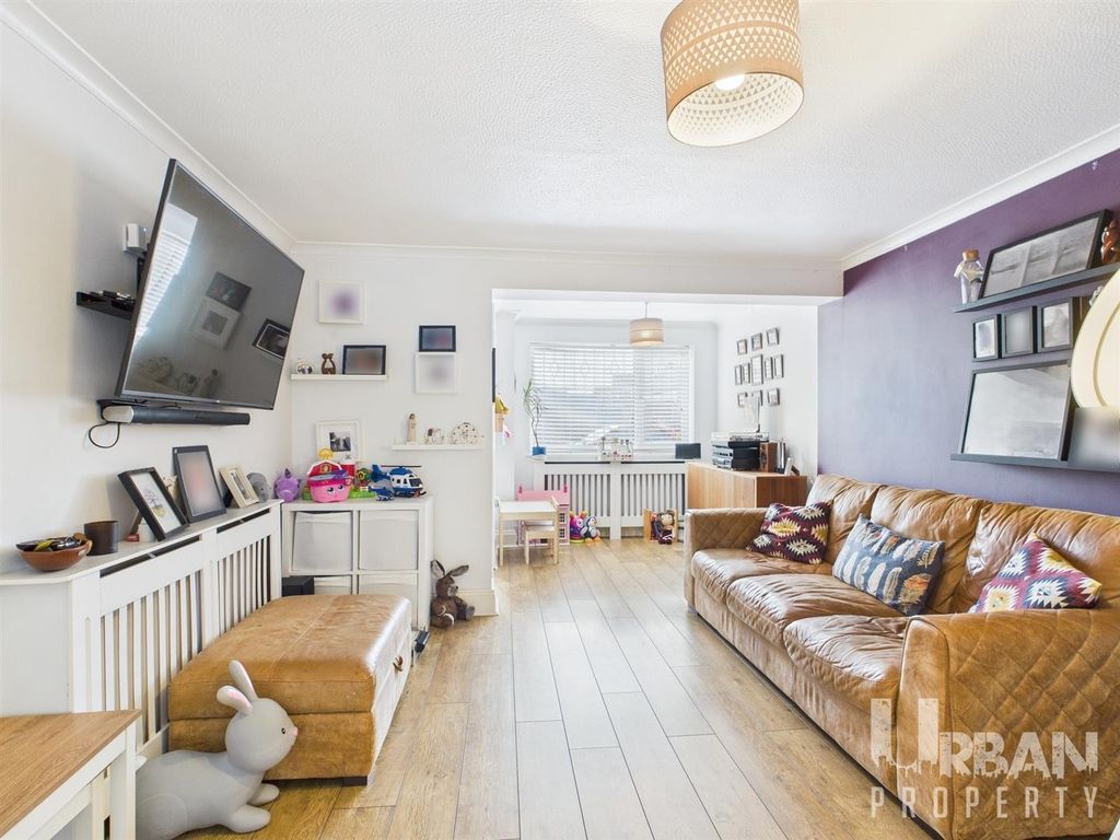 Property photo 2 of 14 Cam03038G0-Pr0150-Still007.Jpg