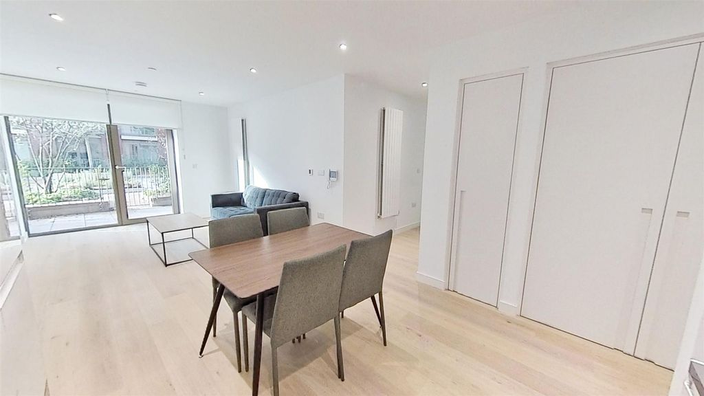 Property photo 3 of 12 Pendant-Court-Royal-Wharf-11062020_211245.Jpg