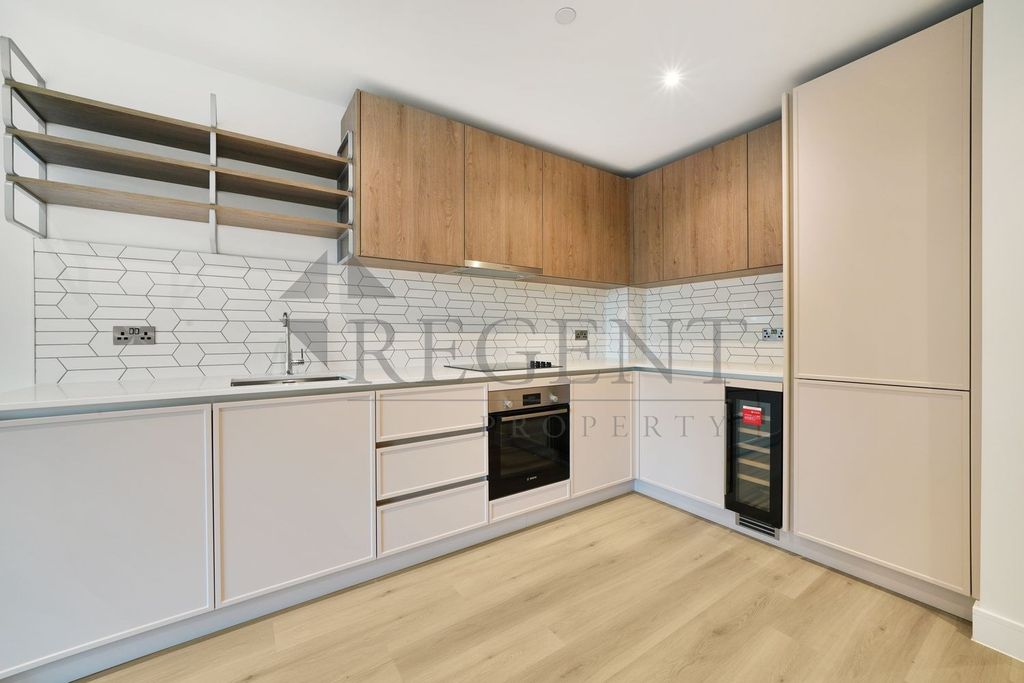 Property photo 3 of 12 Kitchen