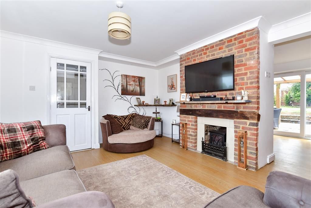 Property photo 1 of 10 Lounge