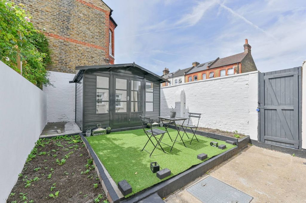 Property photo 1 of 11