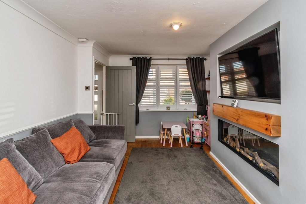 Property photo 3 of 17 Pbox-Img.Jpg