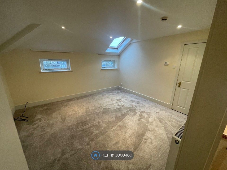 Property photo 1 of 8 Sitting/Dining