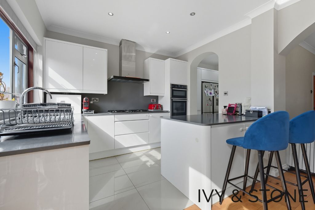 Property photo 2 of 20 4525021