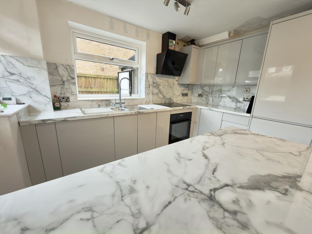 Property photo 3 of 19 Kitchen/Diner