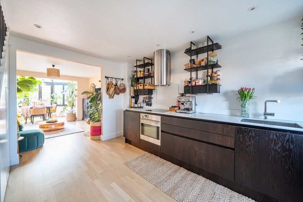 Property photo 3 of 16 1405600-21-697B34...