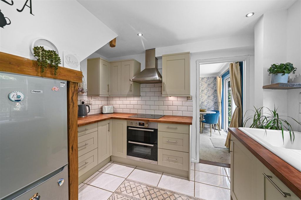 Property photo 3 of 14 Kitchen