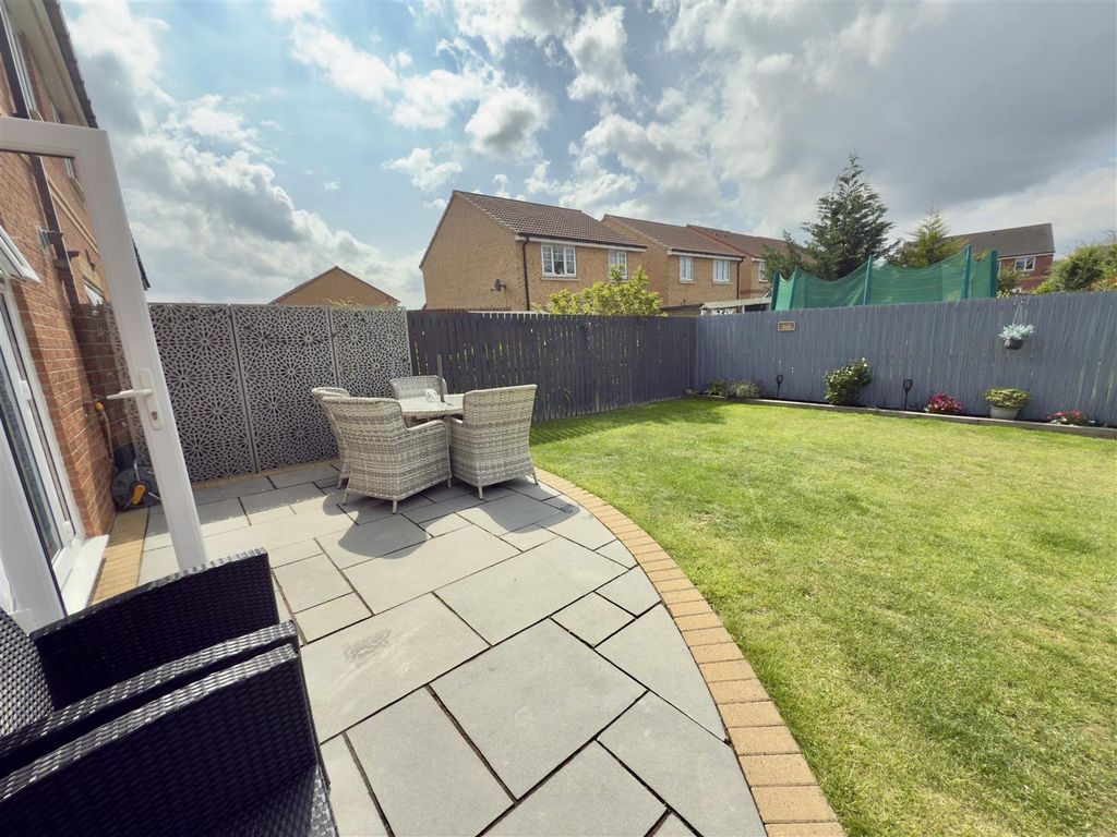 Property photo 3 of 13 Externally