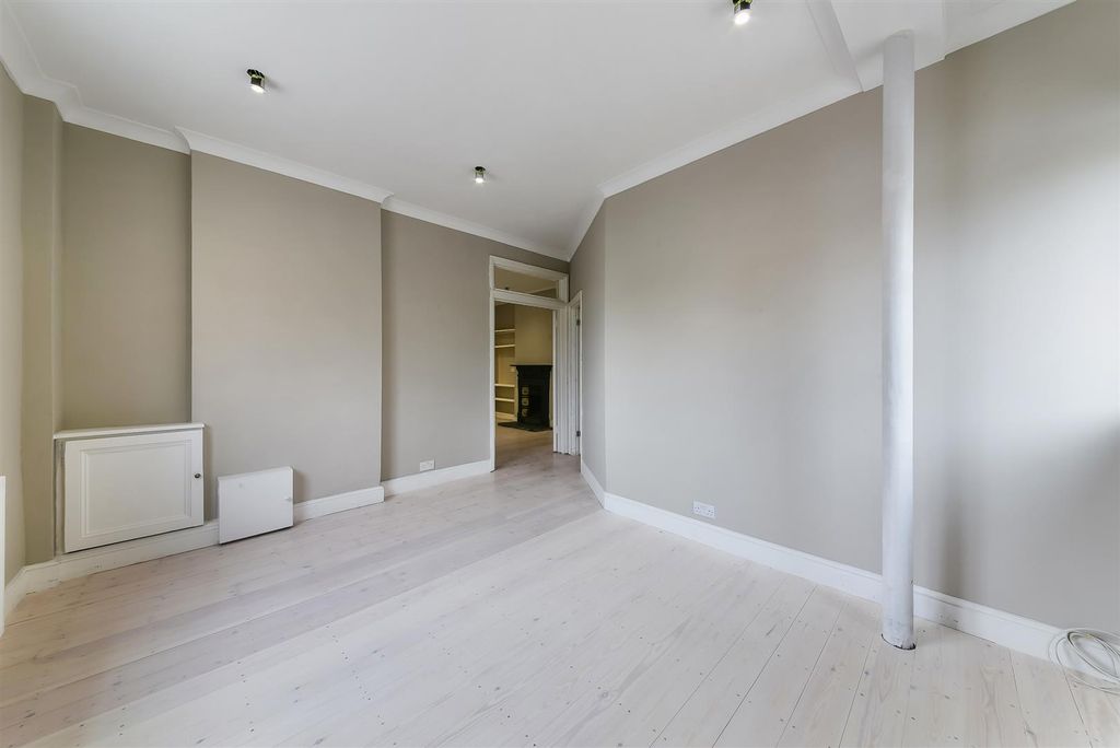 Property photo 3 of 12