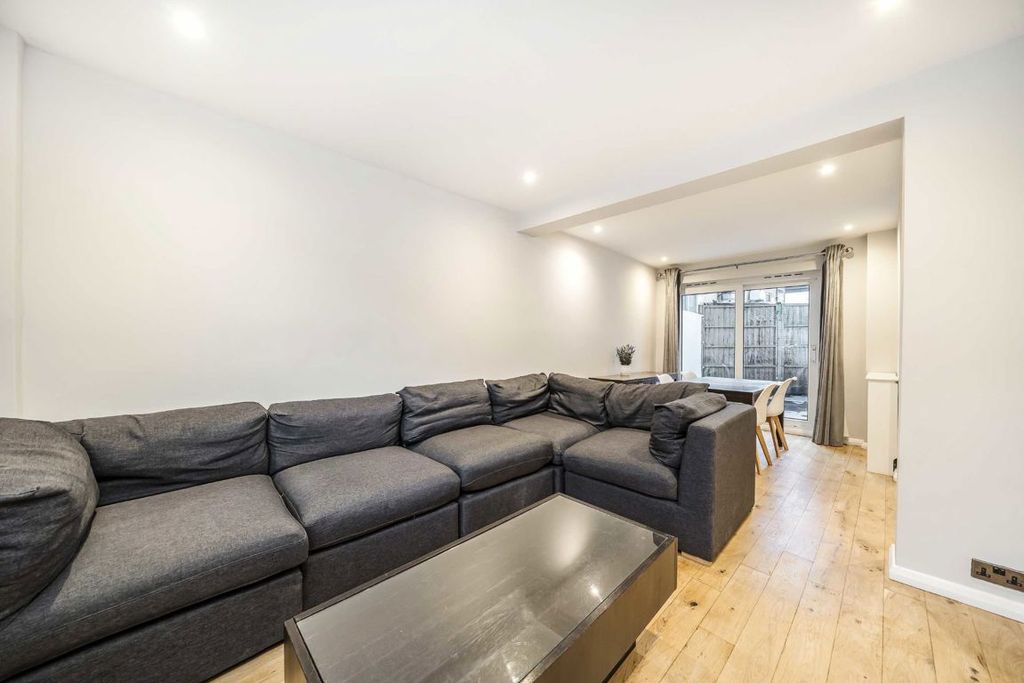 Property photo 2 of 8