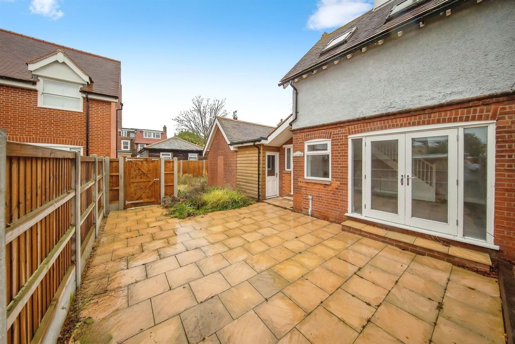 Property photo 2 of 8