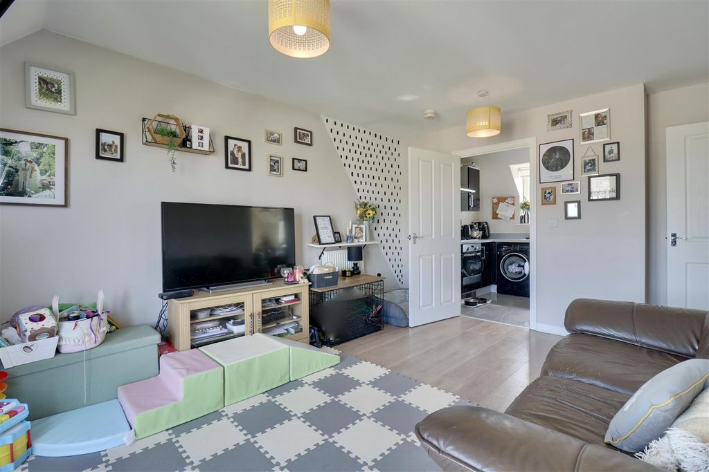 Property photo 2 of 9 2F3F3C1C-4F8C-42C5-8073-563Bc63Abcac_1_201_A.Jpeg