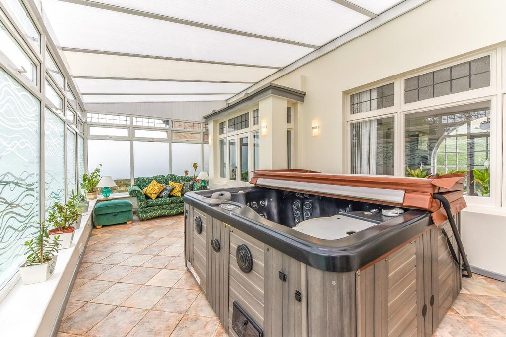 Property photo 2 of 39 Ph33_5120690.Jpg