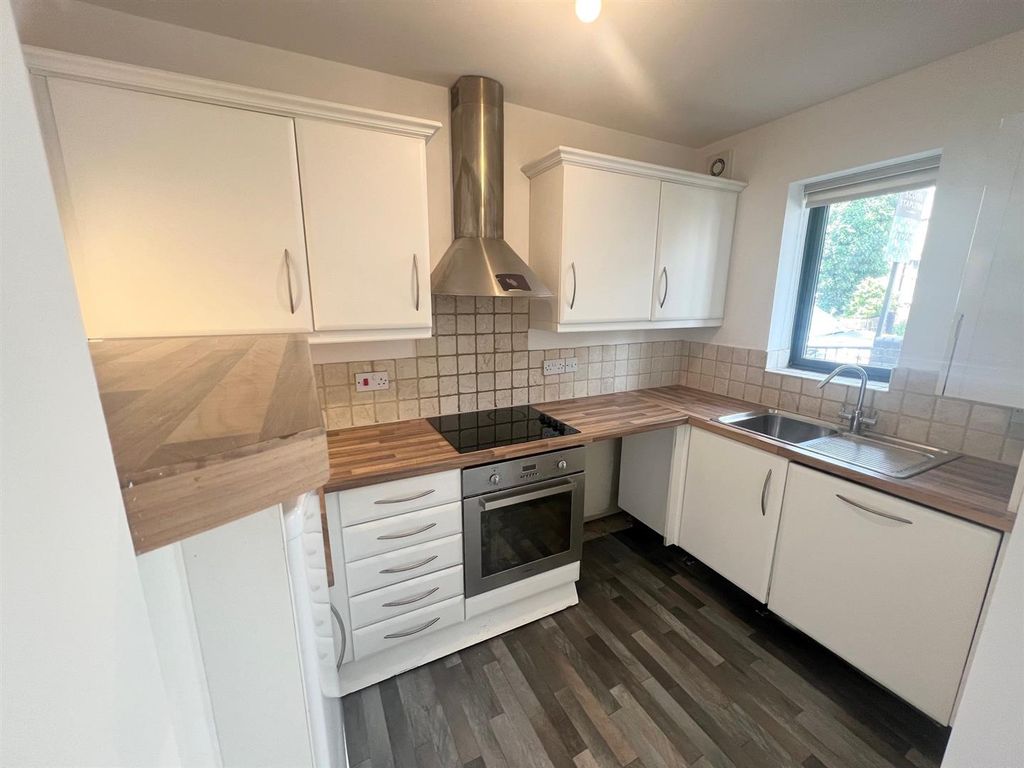 Property photo 3 of 7 Kitchen.Jpg