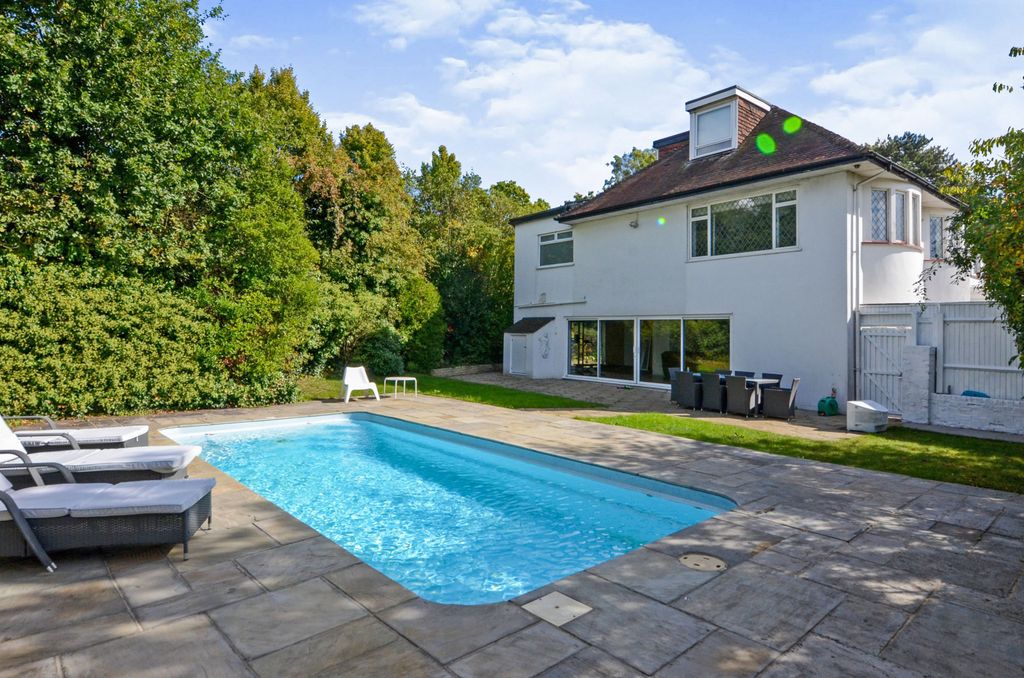 Property photo 1 of 28