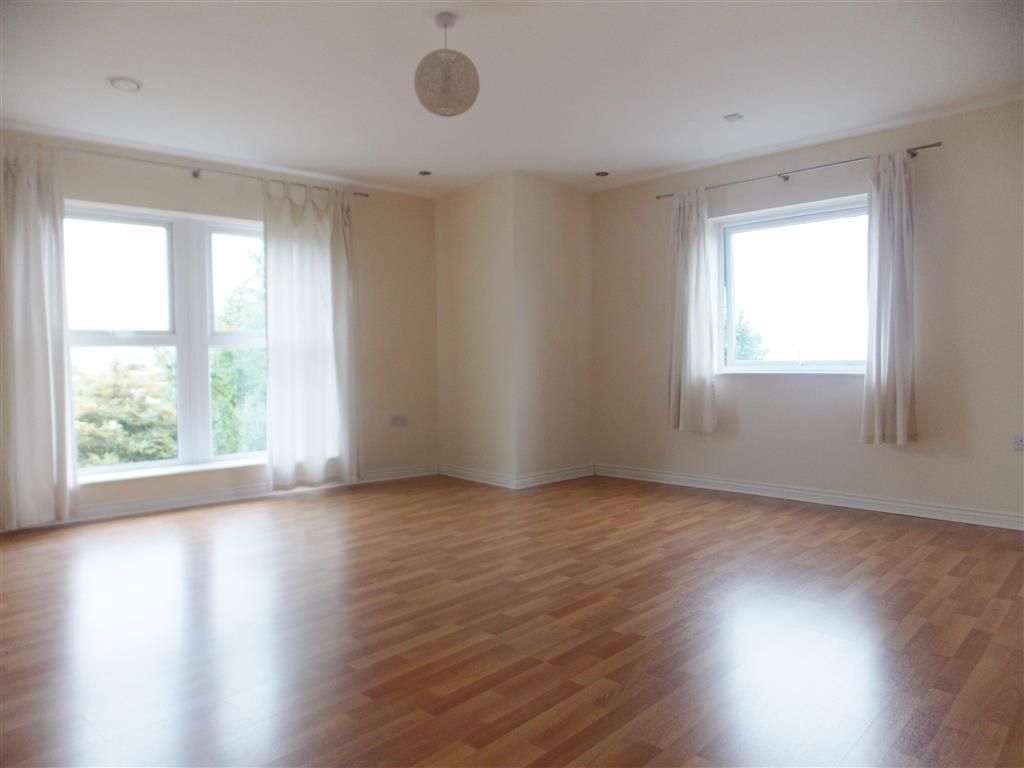 Property photo 3 of 6 Living Room