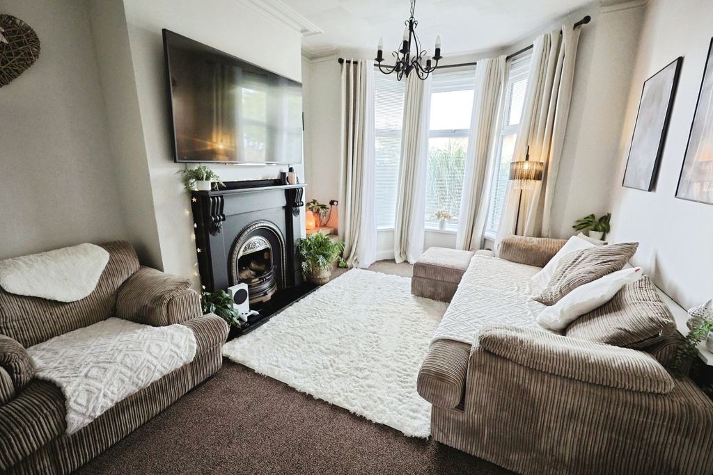 Property photo 2 of 13 Pbox-Living_Room-329592.Jpg