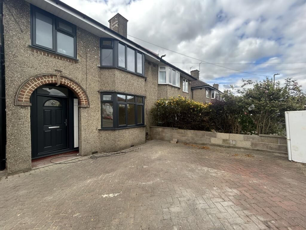 Property photo 1 of 8 Front