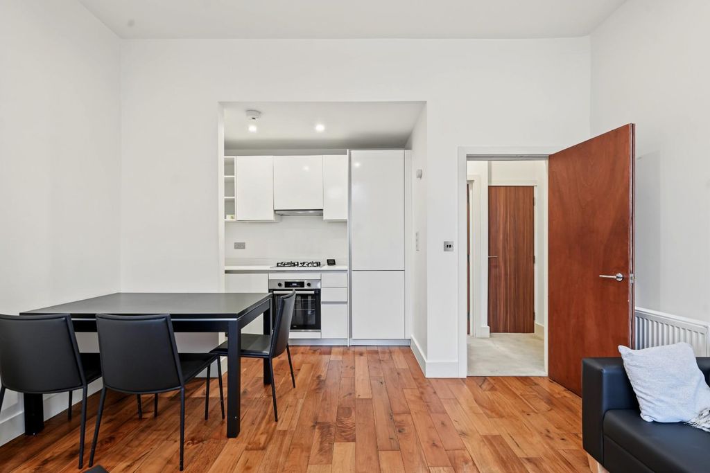 Property photo 3 of 12 Victoria Road, London Nw6