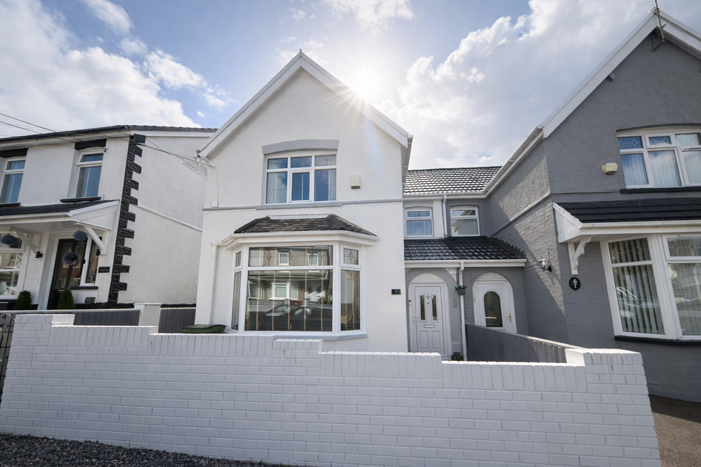 Property photo 1 of 25 Front (Exterior)