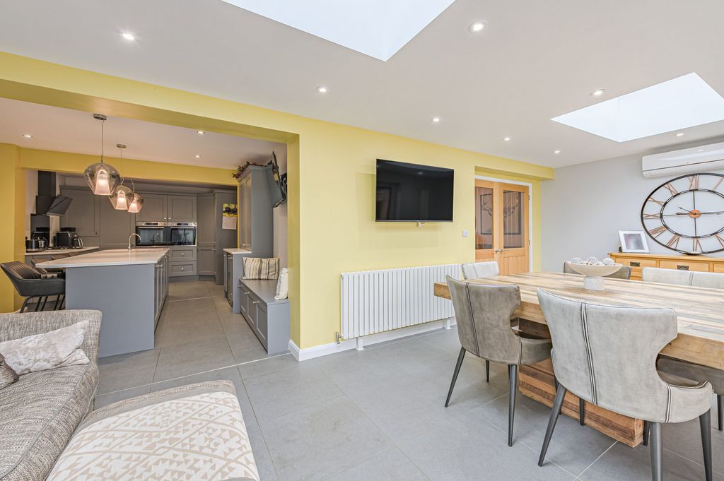 Property photo 2 of 36