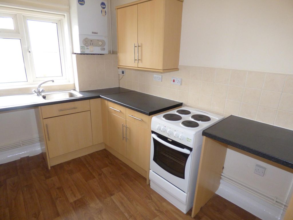 Property photo 2 of 7 Kitchen