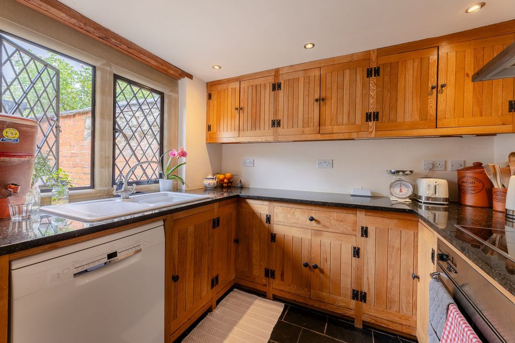 Property photo 3 of 20