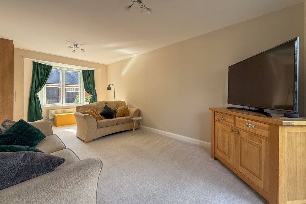 Property photo 3 of 22 Sitting Room