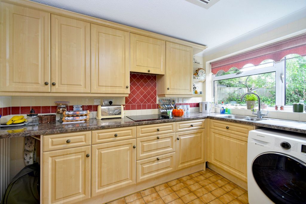 Property photo 3 of 15 Kitchen