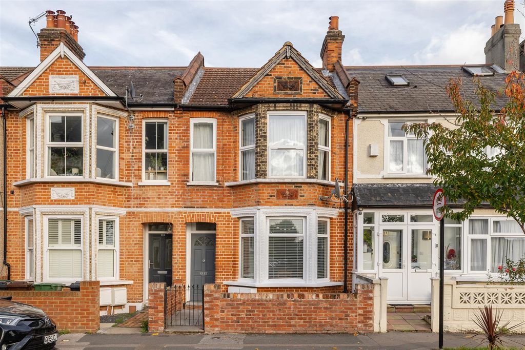 Property photo 1 of 22 Erskine Road, E17