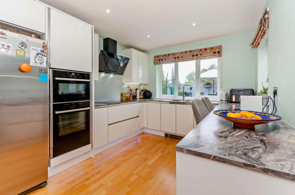 Property photo 2 of 17