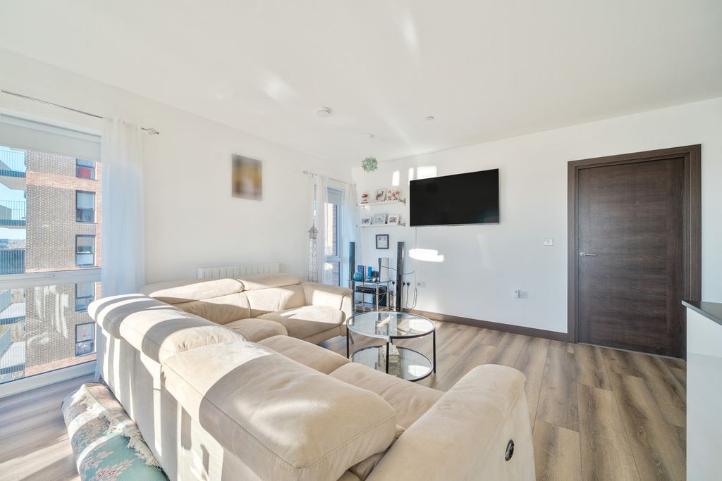 Property photo 3 of 20 1393643-19-695Bb1...