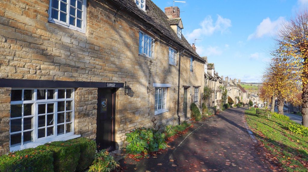 Property photo 1 of 14 The Hill, Burford