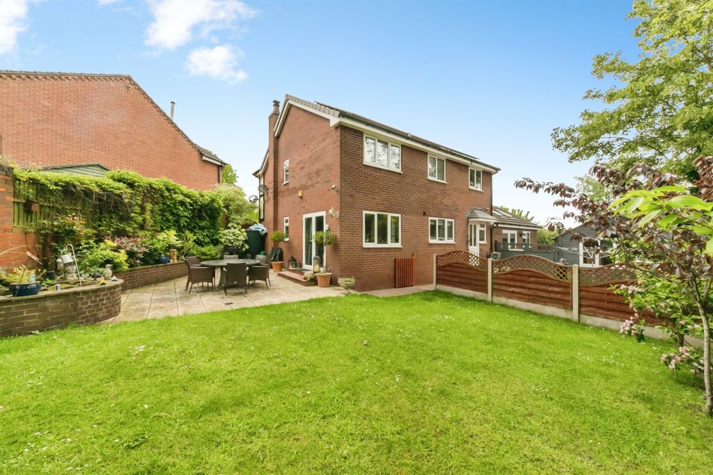 Property photo 2 of 22 Gardens: