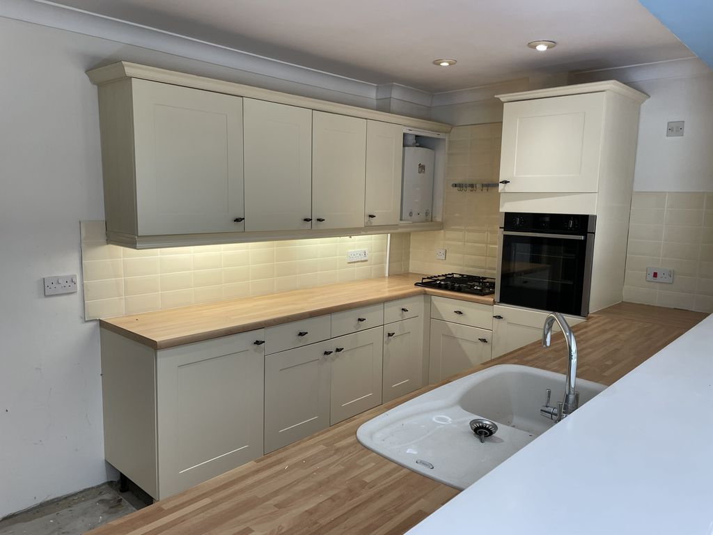Property photo 3 of 12 Kitchen