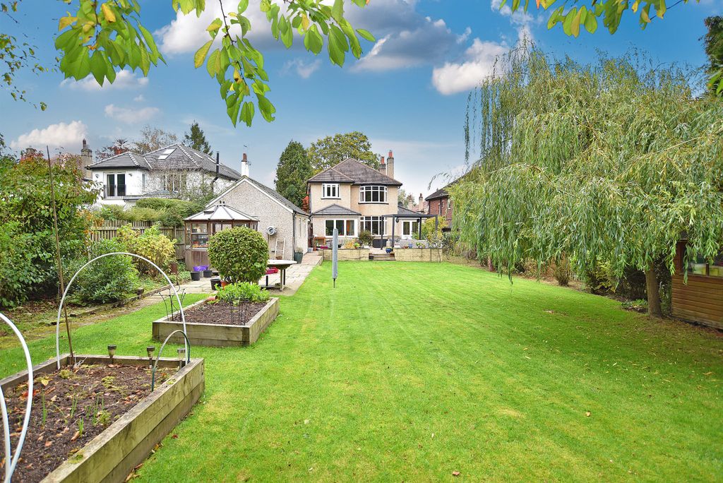 Property photo 2 of 25