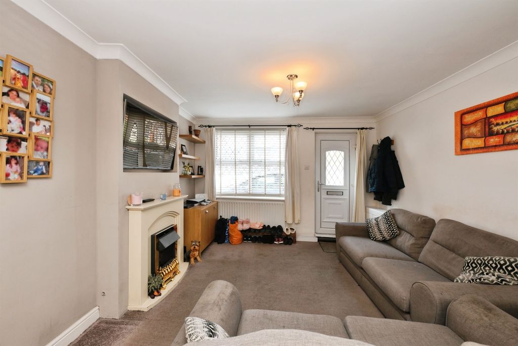 Property photo 3 of 17