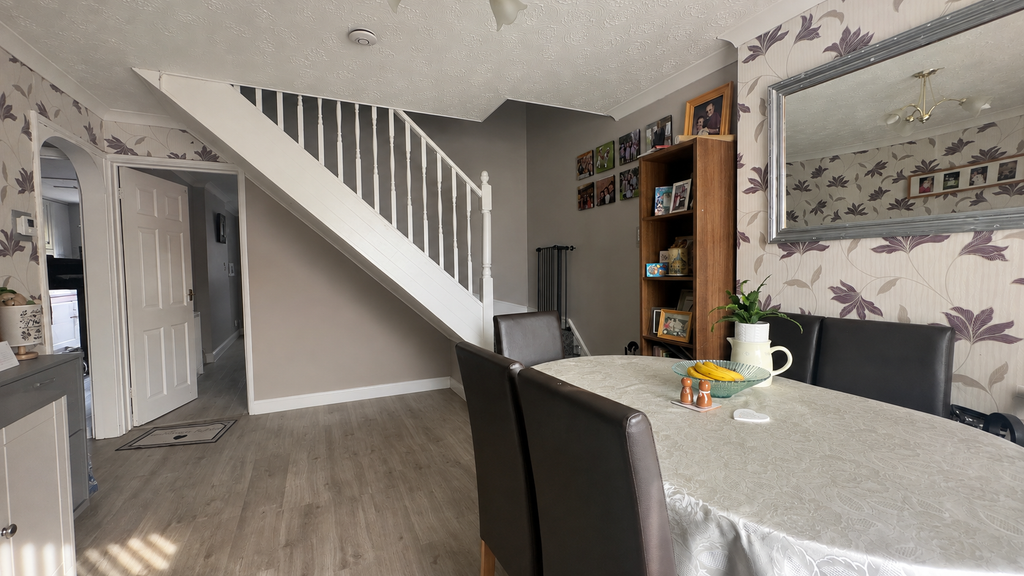 Property photo 3 of 17 F2B010B4-0A92-44EE-90F4-3C7Ecb137C67