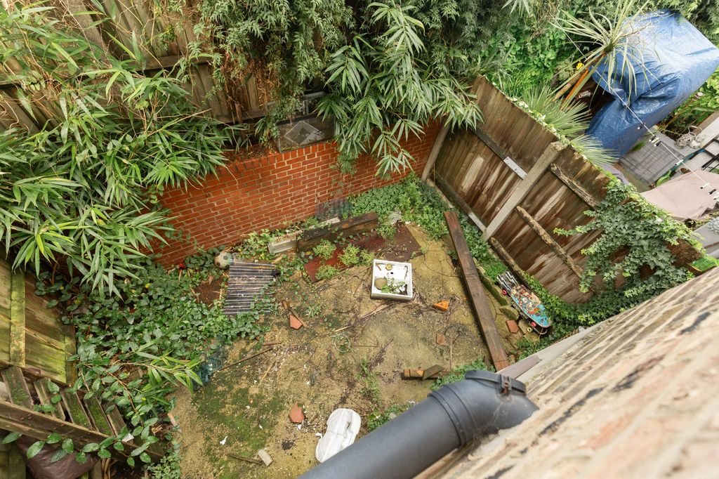 Property photo 3 of 31 16 Orlop Street, Greenwich, London, Se10 9Ab